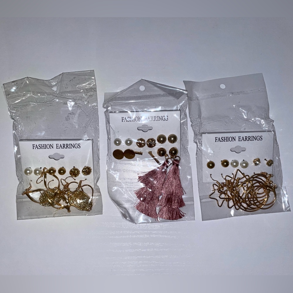 18 pairs of fashion earrings.